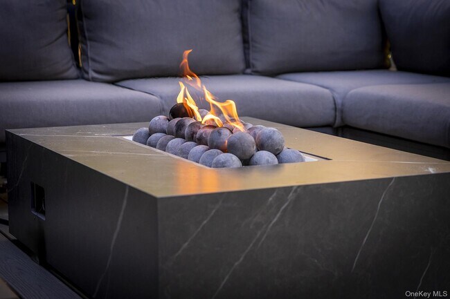 Building Photo - 46 Will Tremper Dr