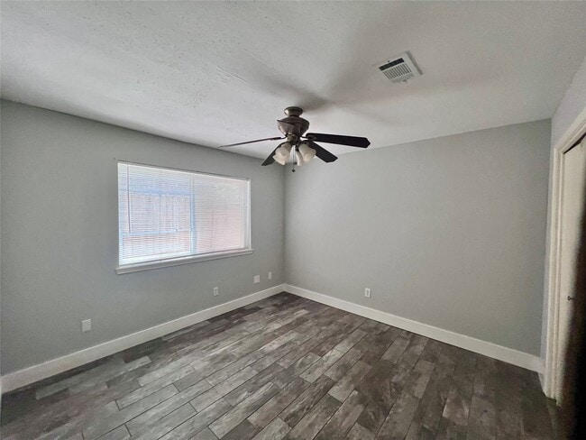 Building Photo - 9 N Deerfoot Cir