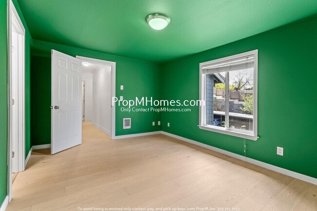 Building Photo - 7937 SW 40th Ave