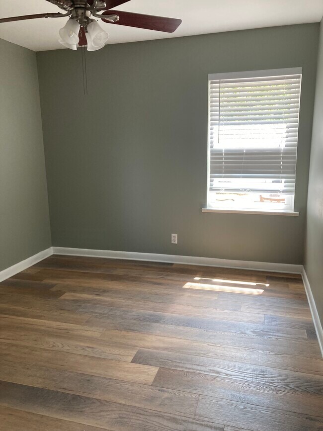 Second bedroom - 1704 W Birge St