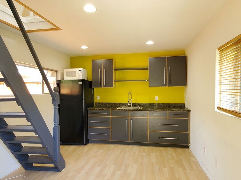 Building Photo - 273 Mountain View Ave