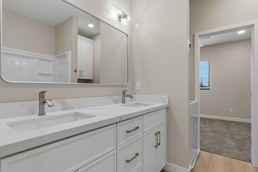 Building Photo - 1222 E Diamond St