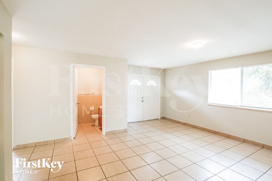 Building Photo - 405 NW 7th St