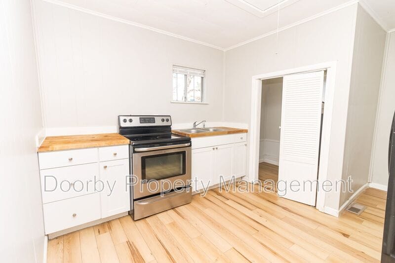 Building Photo - 1713 Carson Ave