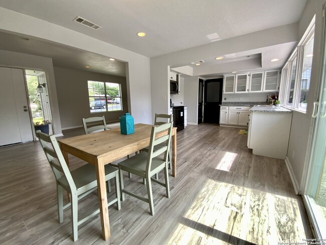 Building Photo - 8110 Pleasant Forest Dr