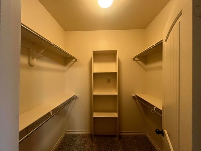 Building Photo - 10509 Quinton Ave