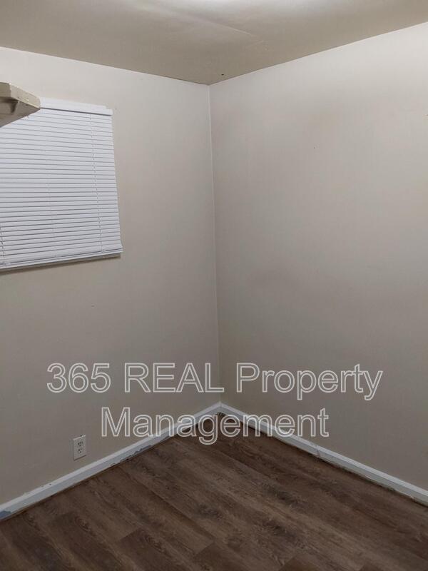 Building Photo - 1431 11 Street, Unit 1/2