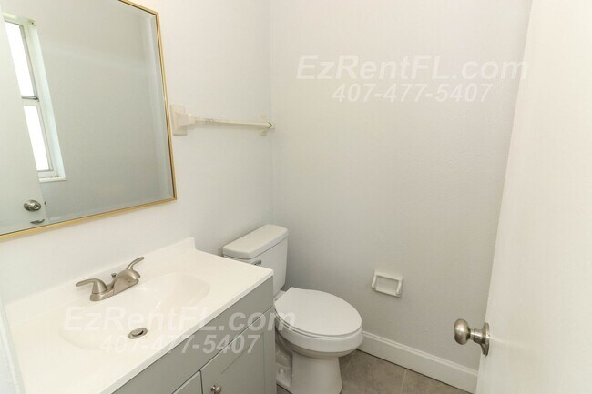 Building Photo - Remodeled 4/1.5 with Large Family Room