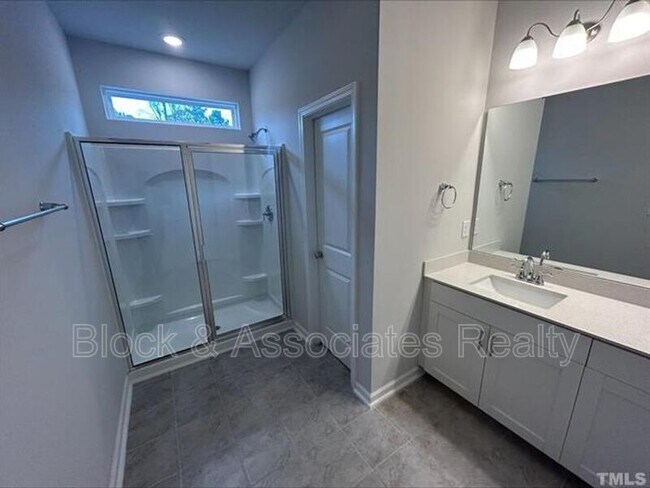 Building Photo - 29 Verona Dr