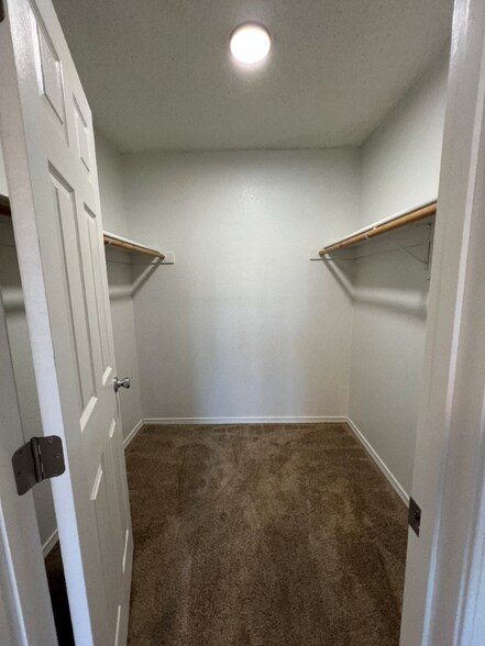 Building Photo - 17260 SW Heritage Ct