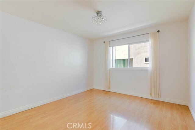 Building Photo - 909 E Garfield Ave