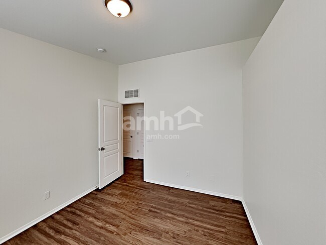 Building Photo - 3868 W Yellow Peak Dr