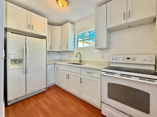 Building Photo - 2727 SW 24th St