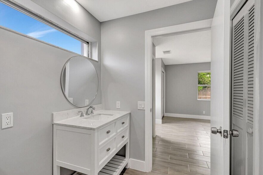 Building Photo - 843 Azalea Dr