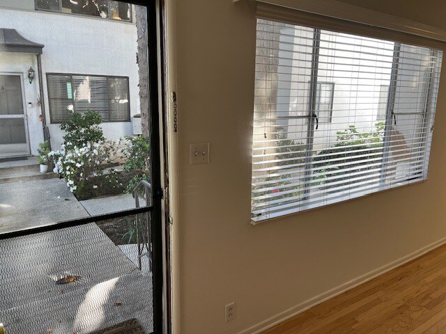 Building Photo - 3155 S Barrington Ave