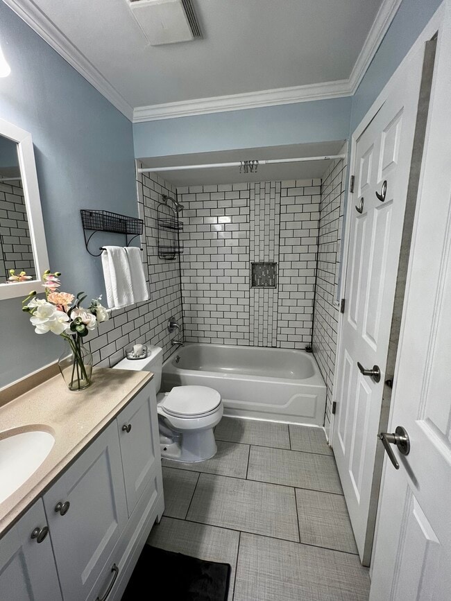 Building Photo - 2077 N Ginger Creek Cir