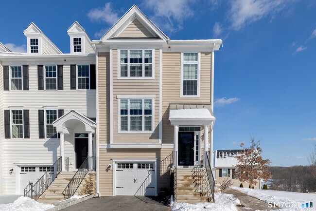 Building Photo - 35 Moorland Dr