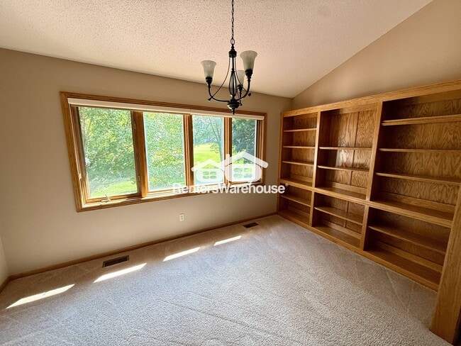 Building Photo - 10445 Fawns Way