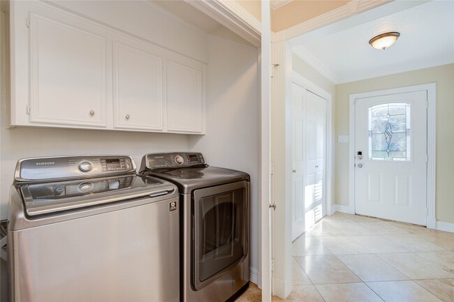 Building Photo - 8906 Herts Rd