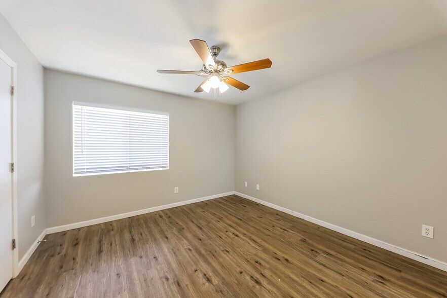 Building Photo - 12754 W Cherry Hills Dr