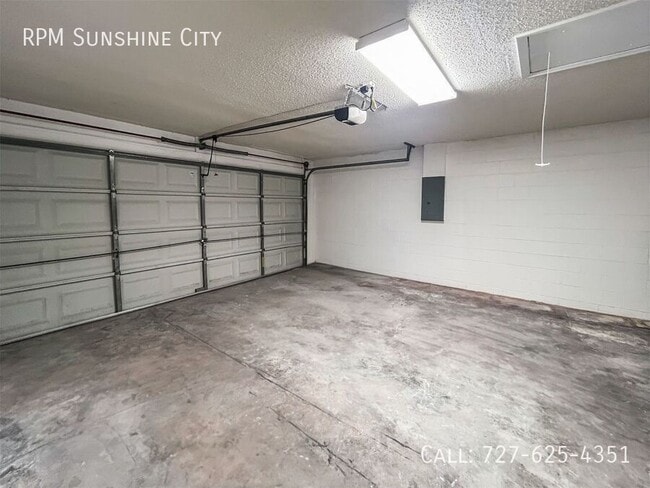 Building Photo - 9778 Fox Chapel Rd