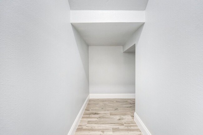 Building Photo - 216 Harvard St