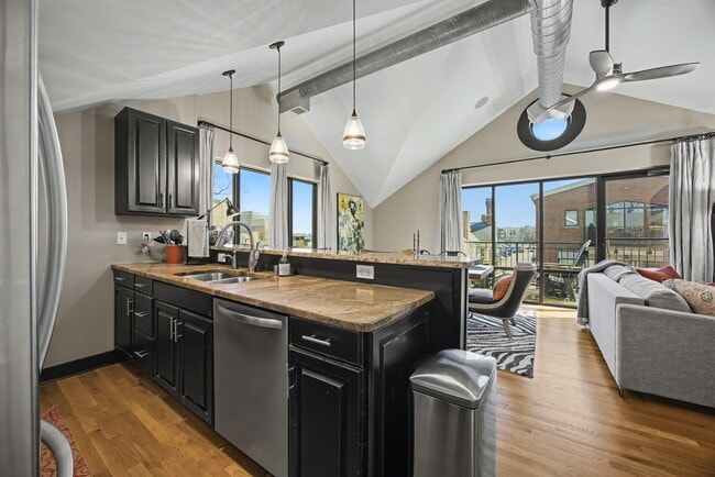 Building Photo - 261 S Limestone