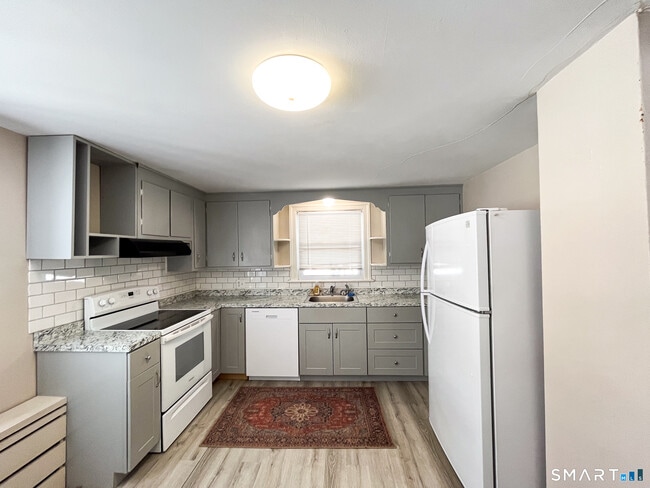 Building Photo - 51 Roaring Brook Rd