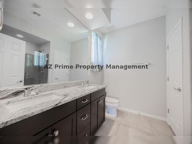 Building Photo - 6412 S 24th Pl