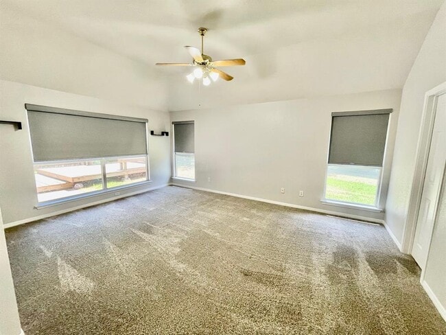 Building Photo - 902 Cashew Ln