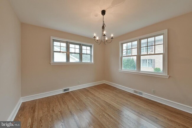 Building Photo - 27 Bysher Ave