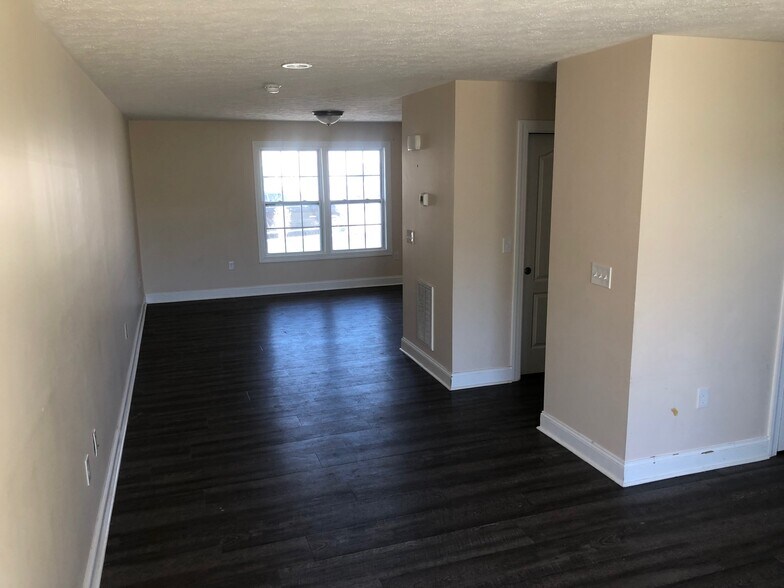 Building Photo - 655 Twisted Oak Dr NW