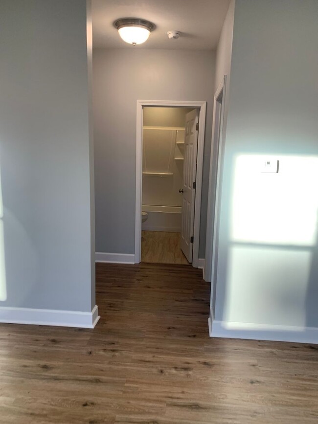 Building Photo - 3 Bedroom  2.5 Bath  with nice open yard!