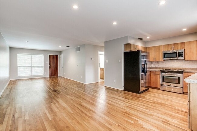 Building Photo - 4616 W Lovers Ln