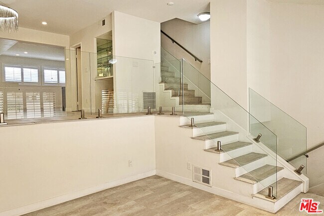 Building Photo - 18130 Oxnard St