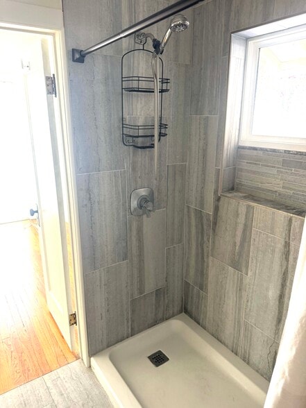 Shower - 2028 E 2nd St