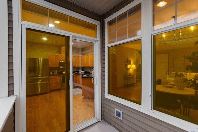 Building Photo - Beautiful End-Unit Townhome in Highland Parc | Water & Sewer Included!- AVAILABLE NOW FOR RENT!!