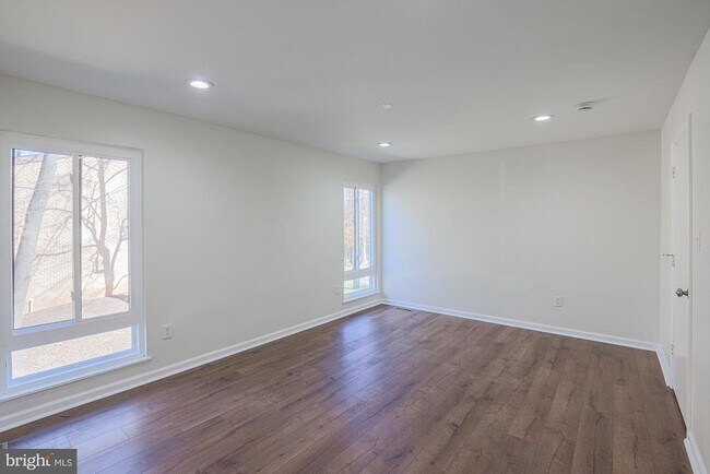 Building Photo - 6331 Red Cedar Pl