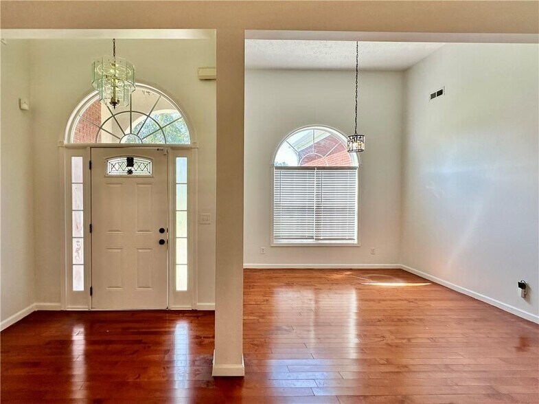 Building Photo - 1815 Jeffery Ct