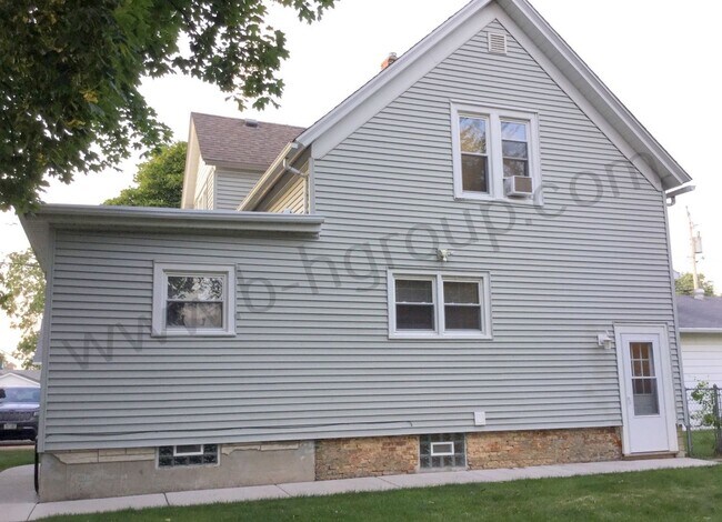 Building Photo - 609 45th St