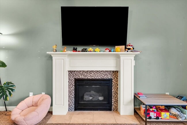 Building Photo - 2 story 4 bedroom 3.5 bath