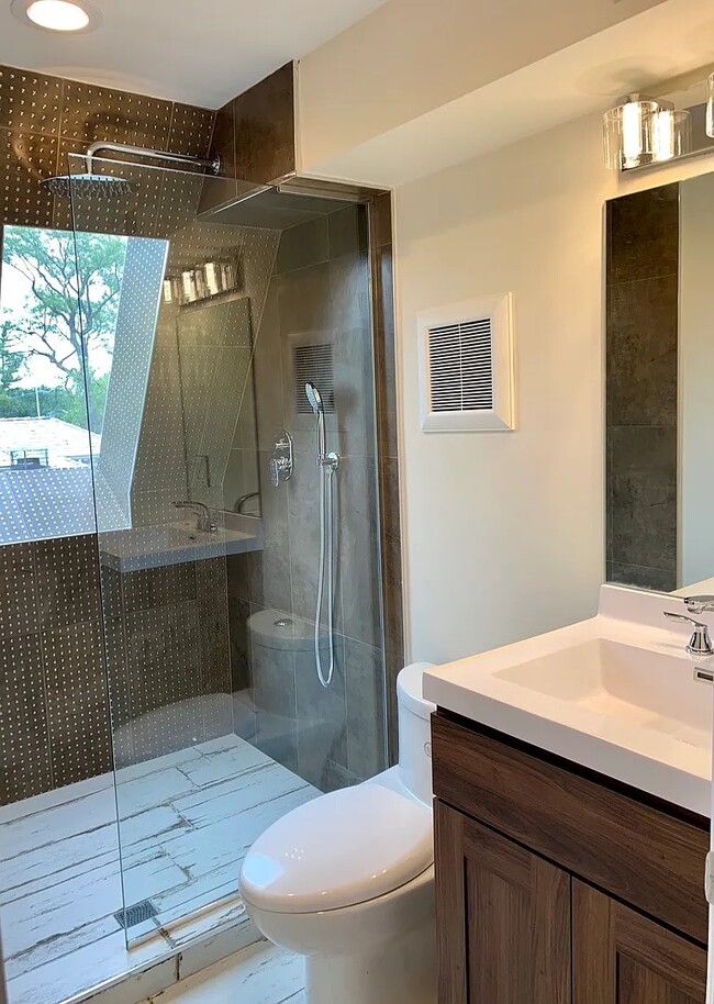 Building Photo - 131 Montgomery Ln