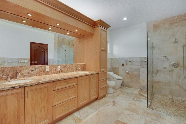 Building Photo - 13550 SW 82nd Ave