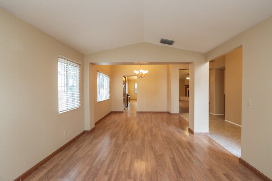 Building Photo - 8915 N Veridian Dr