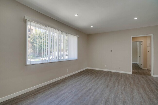 Building Photo - 600 Kelton Ave