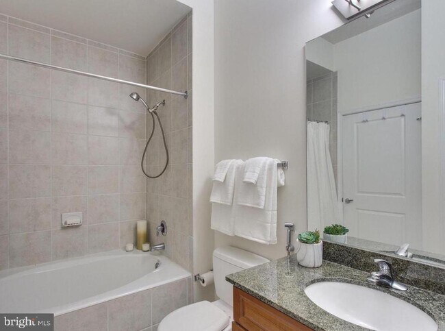 Building Photo - 309 Holland Ln