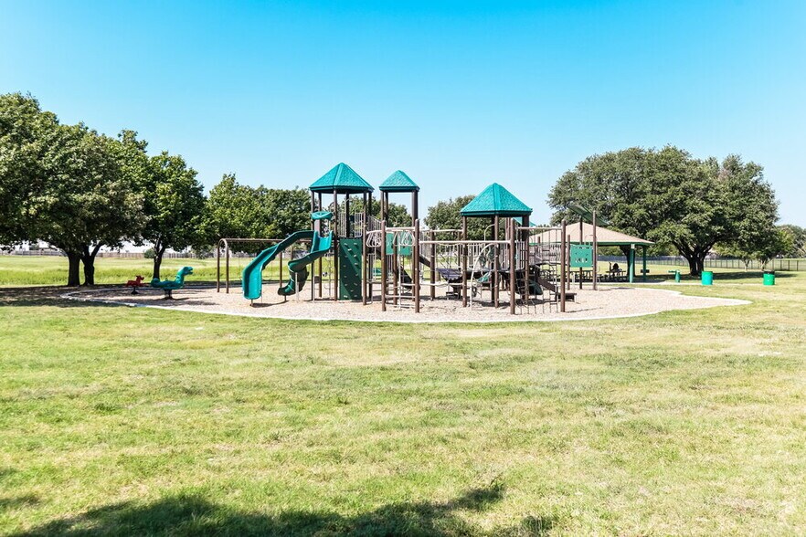 Building Photo - 2733 Forest Creek Dr