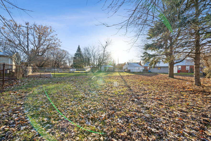 Fenced backyard - 16079 Forest Ave