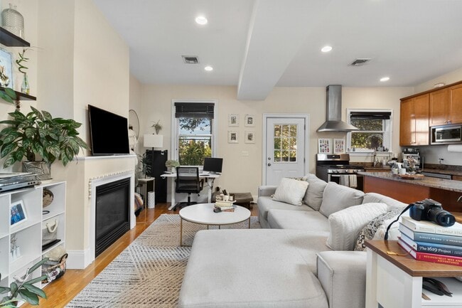 Building Photo - 67 Gates St