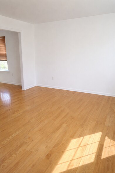 Building Photo - 9315 Brandon St